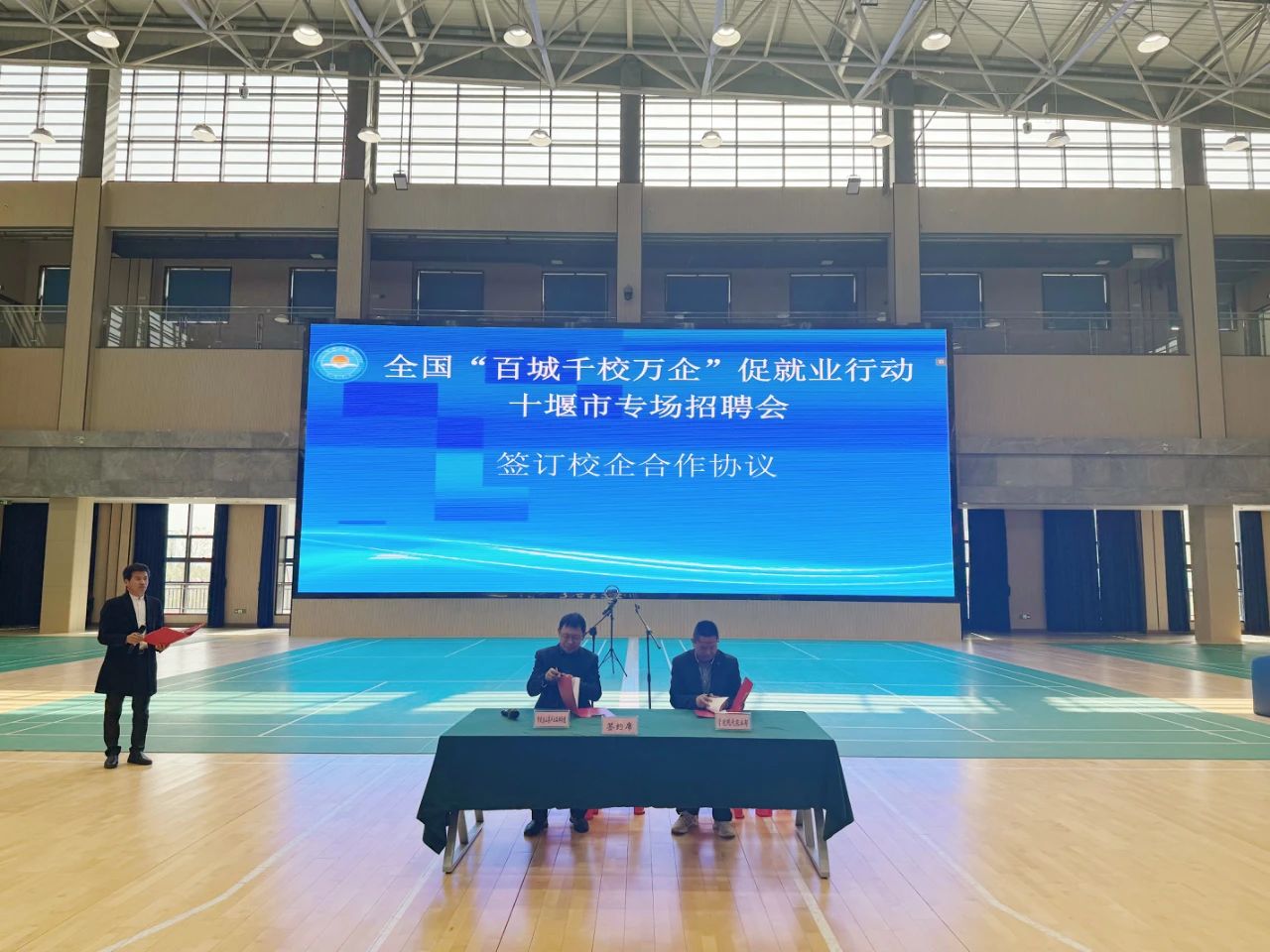 eabc62cacdf39ed39f46e40812c6decc.jpg