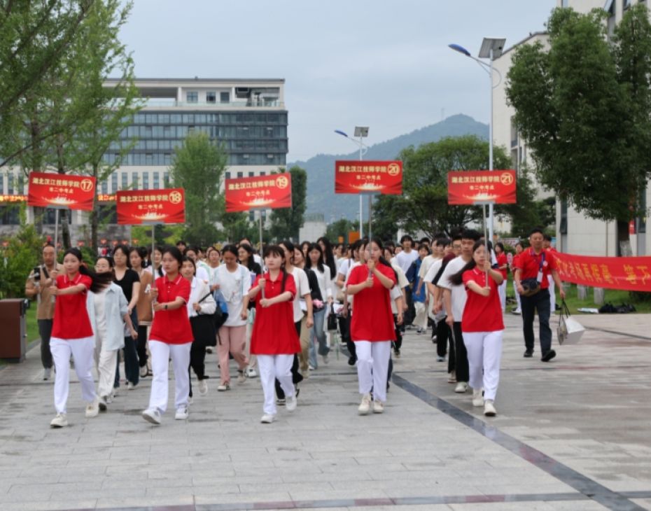 逐梦考场，不负韶华！我校1852名学子昂首出征2026高考