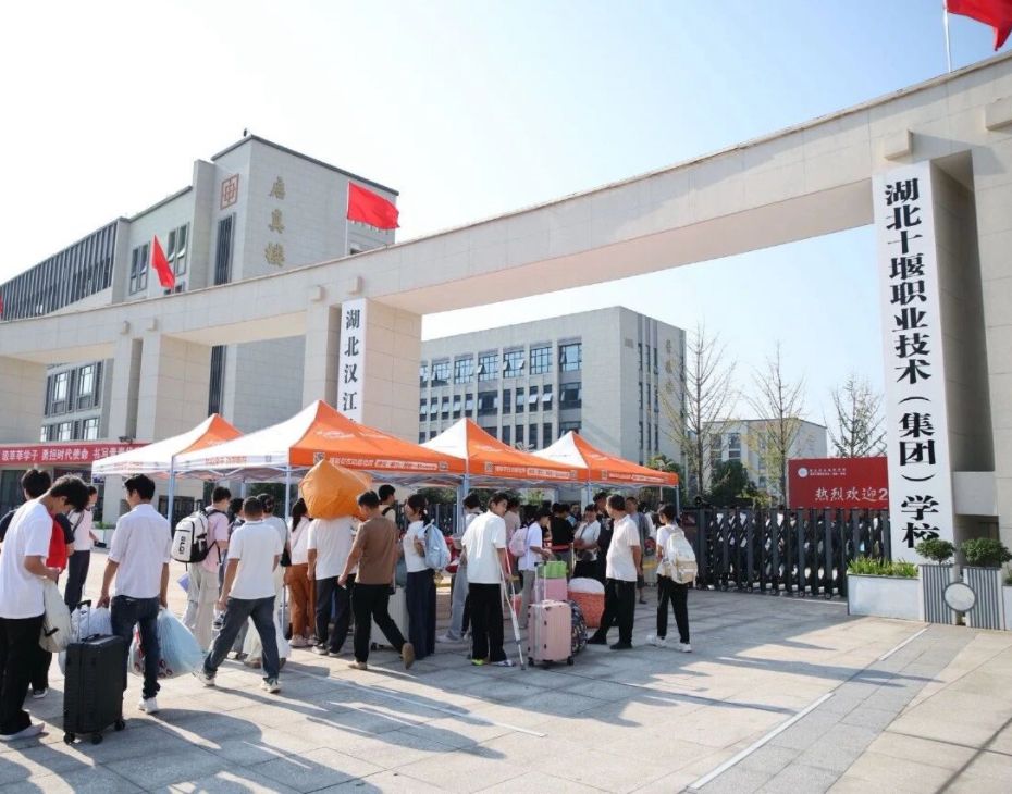 直击26级新生报到现场&mdash;&mdash;满&ldquo;新&rdquo;欢喜，遇见你！