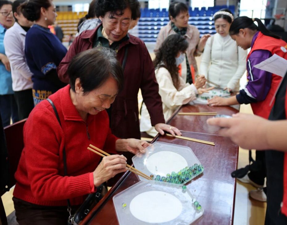 情暖重阳享康养 桑榆晚情乐融融&mdash;&mdash;我校开展重阳节趣味健身康养活动